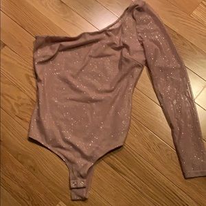WINDSOR glittery one sleeve thing bodysuit